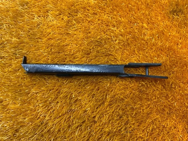 Крепление бампера Mercedes-Benz C-Class 2006 A2038801114 W203 271.940, переднее левое