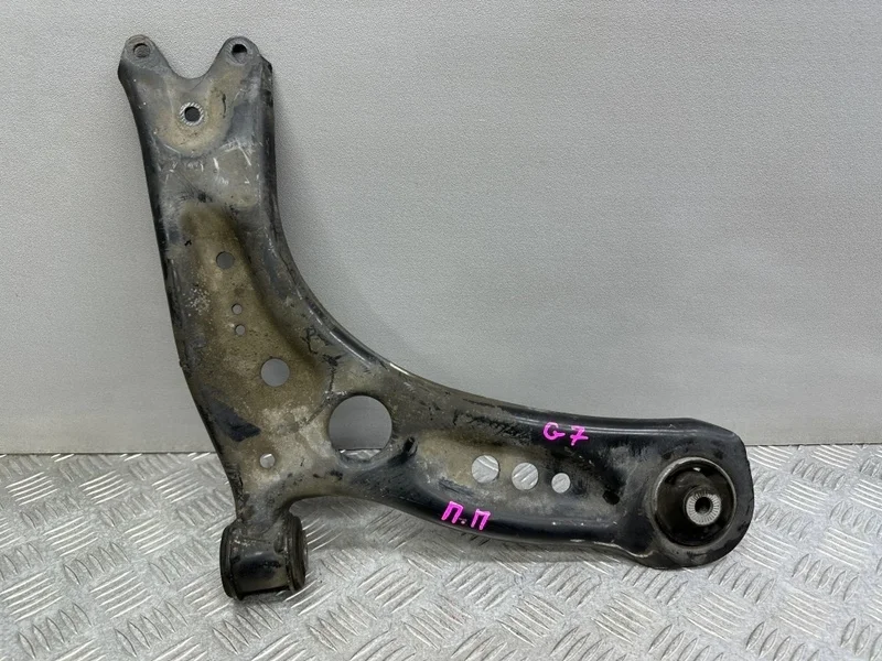 Рычаг нижний Volkswagen Golf 7