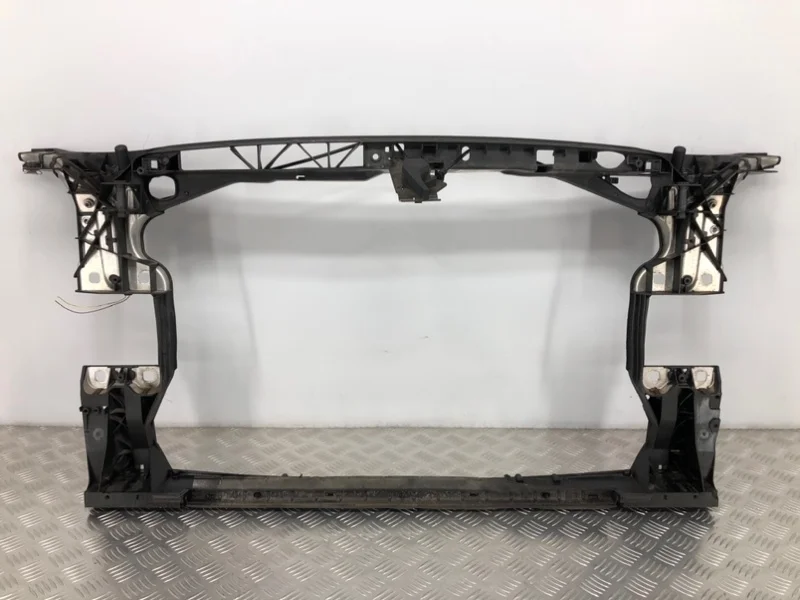 Передняя панель Audi A4 B9