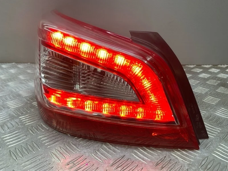 Фонарь Nissan Teana L33