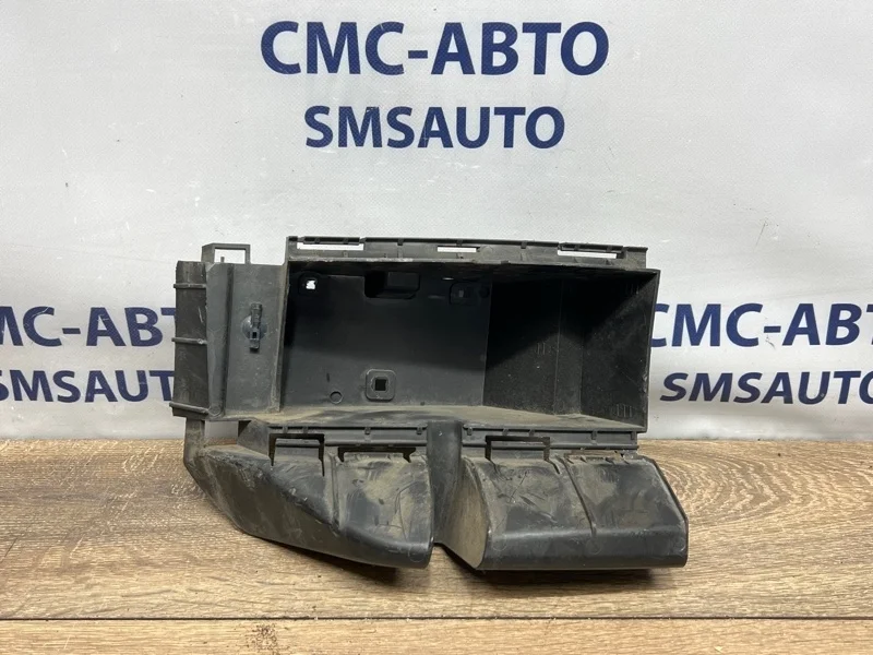 Кронштейн бампера под фонарь Volvo Xc90 30698137 ХС90 3.2 B6324S, задний левый