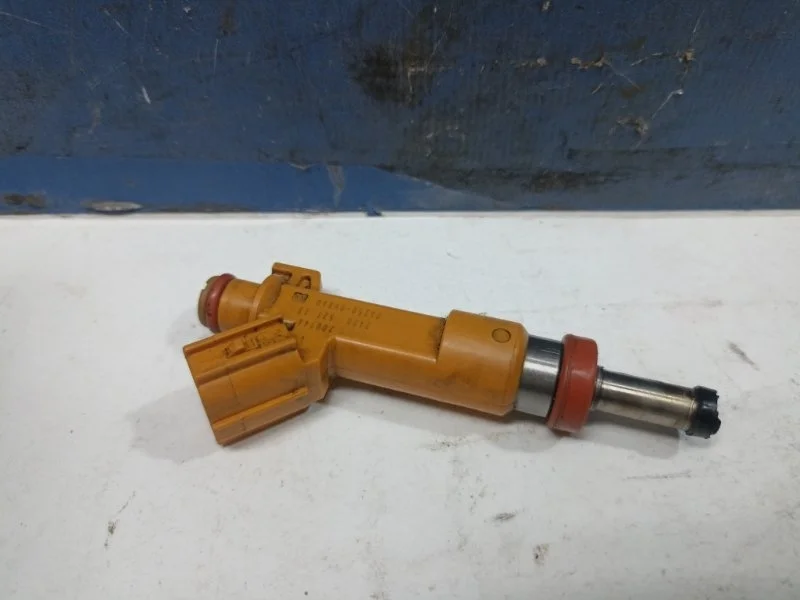 Форсунка топливная Toyota Camry 2020 2320939275 ASV70 2.0 6AR-FSE