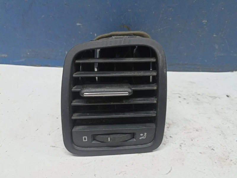 Дефлектор обдува салона Skoda Yeti 2015 5L0819701 5L 1.2 CBZ, левый