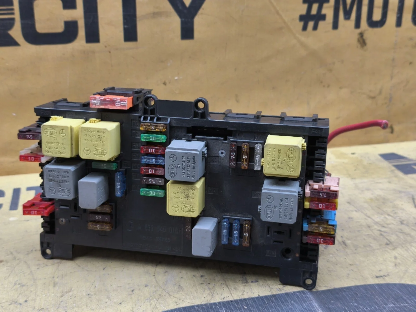 Блок предохранителей Mercedes-Benz V-Class W639