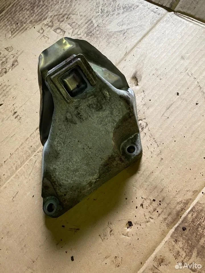 Несущий кронштейн двигателя л bmw 22116781233