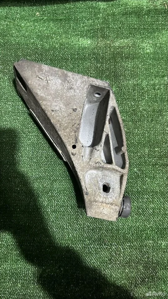 Несущий кронштейн двигателя bmw 22116782982