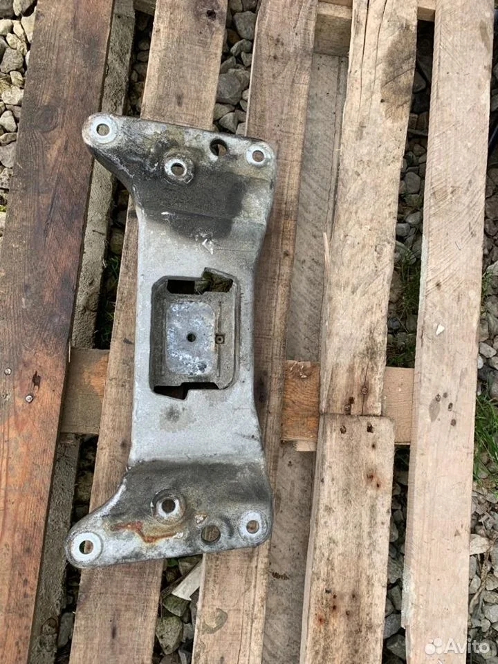 Опорная балка коробки передач bmw 22326777613