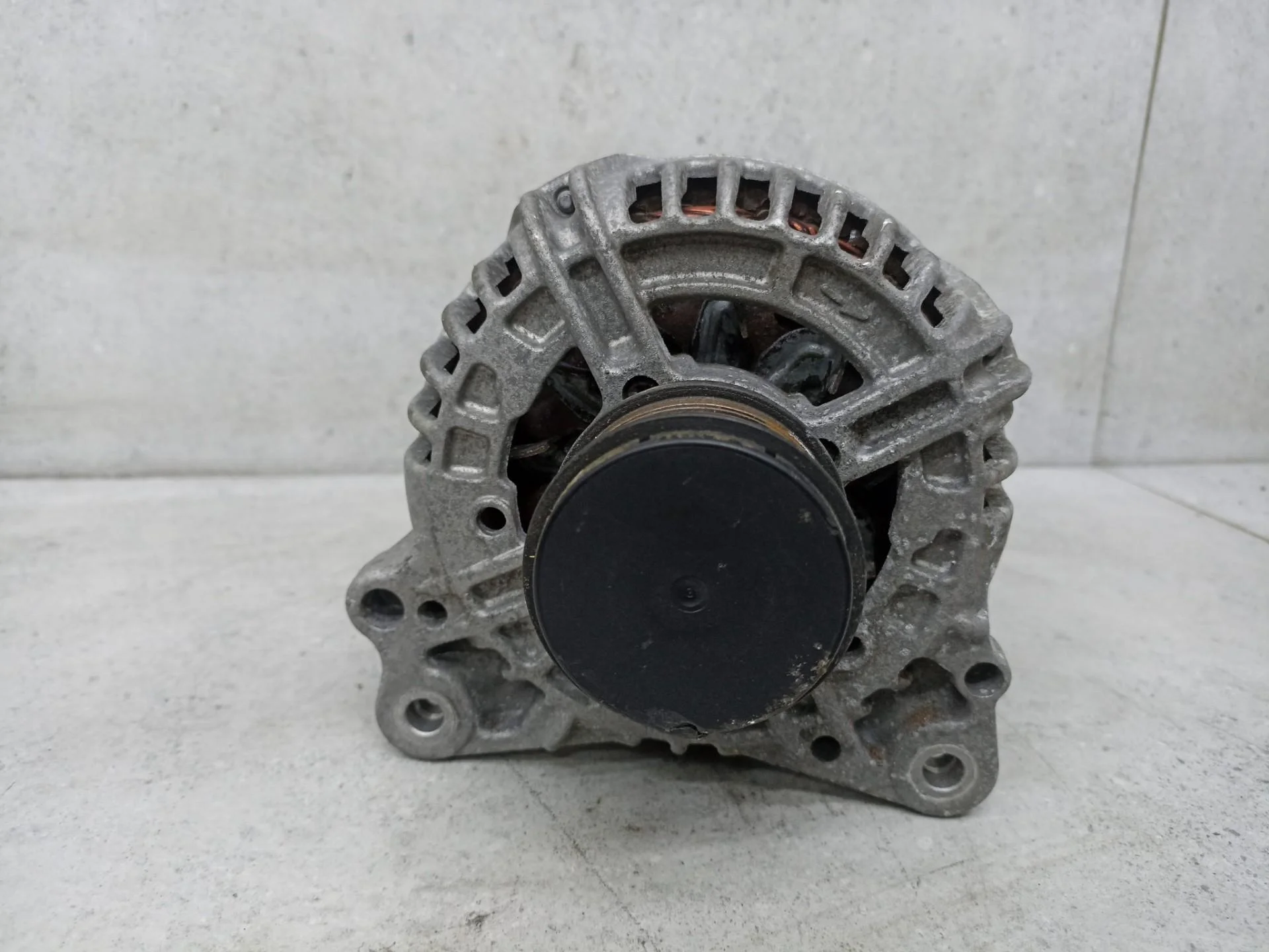 Генератор Volkswagen Passat B6 2007 06F903023F