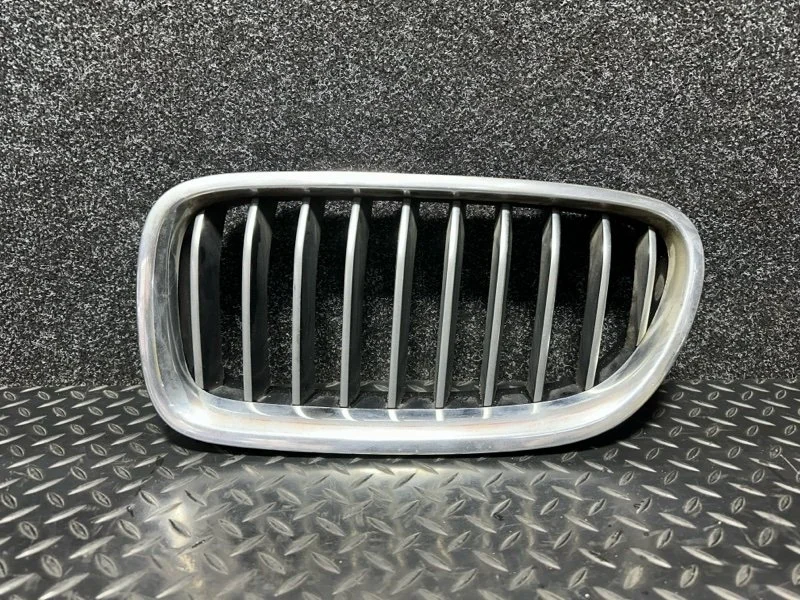 Решетка радиатора Bmw 5 2014 51137412323 F10 N20B20B, левая