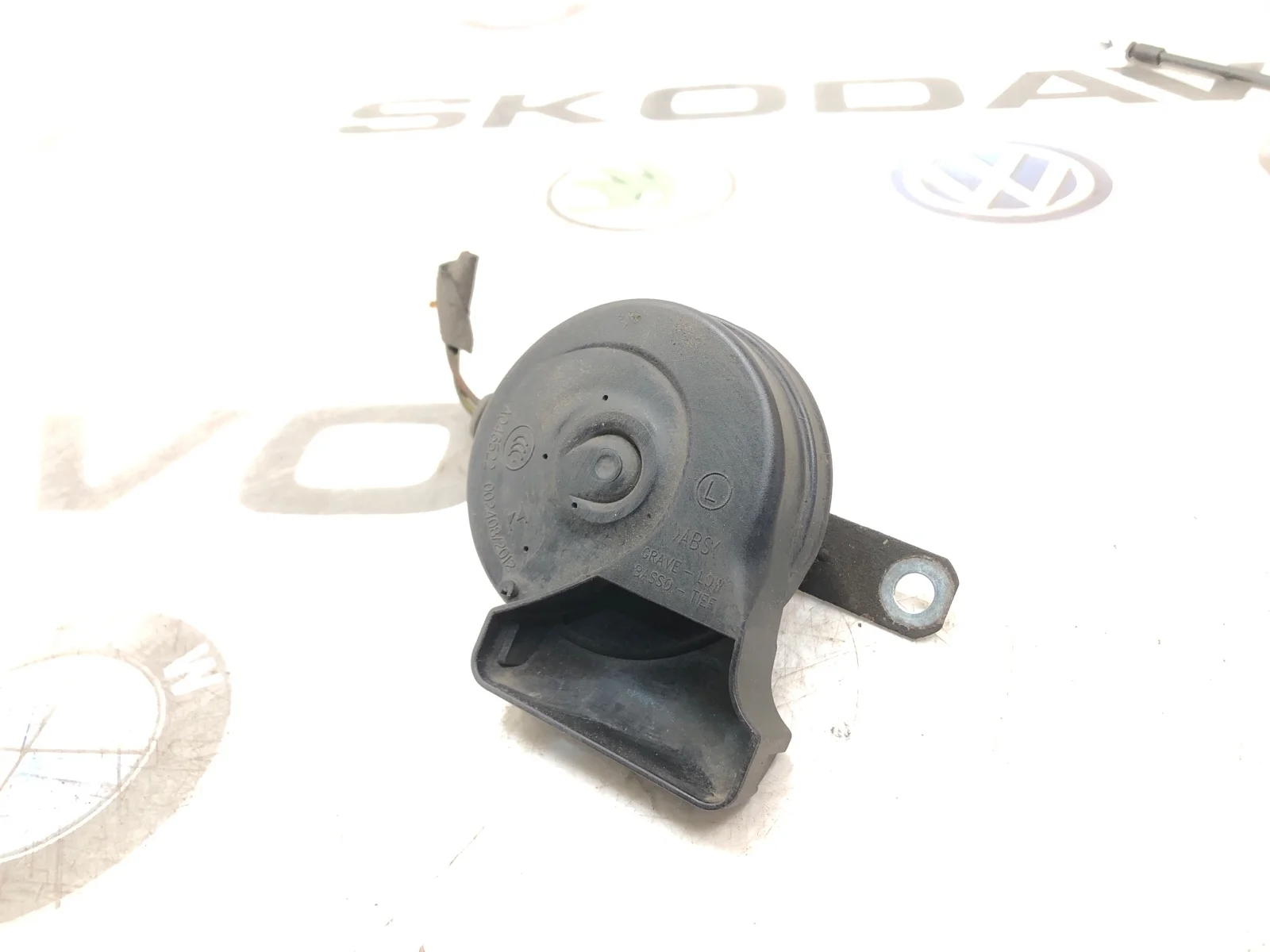Звуковой сигнал Skoda Octavia 5Q0951221A A7 (5E), левый