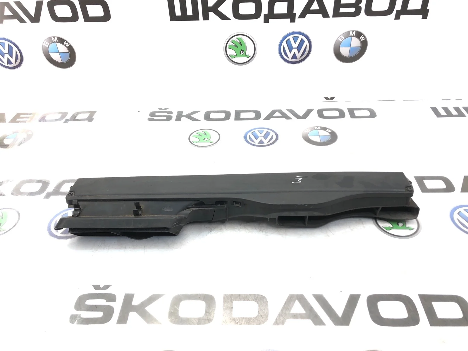 Воздухозаборник Skoda Octavia 5Q0129254B A7 (5E)