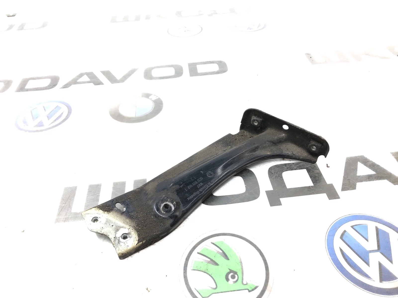 Кронштейн крыла Skoda Octavia 5E0821142 A7 (5E), передний правый