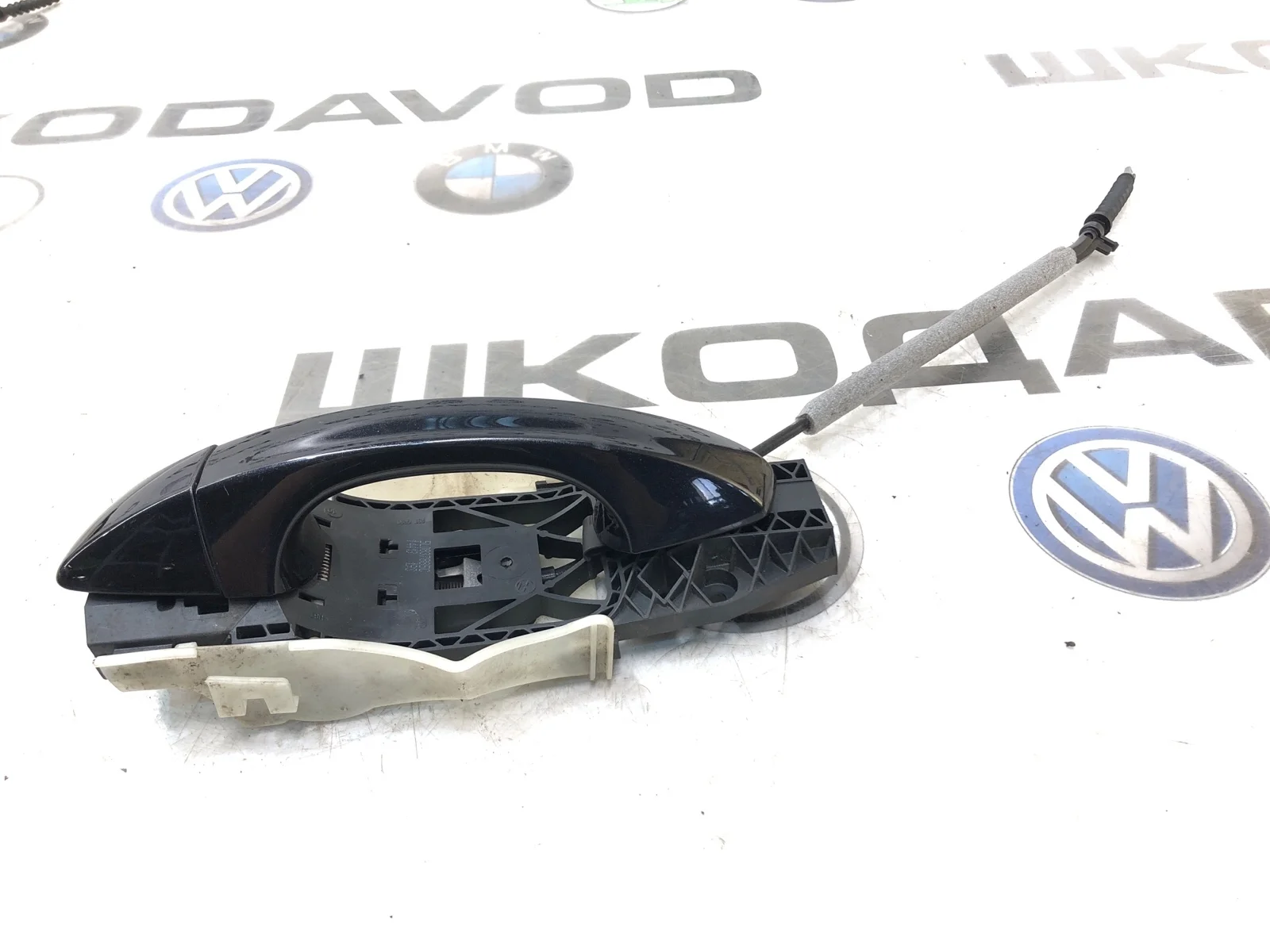 Ручка двери внешняя Skoda Octavia 5L0837885C A7 (5E), задняя левая