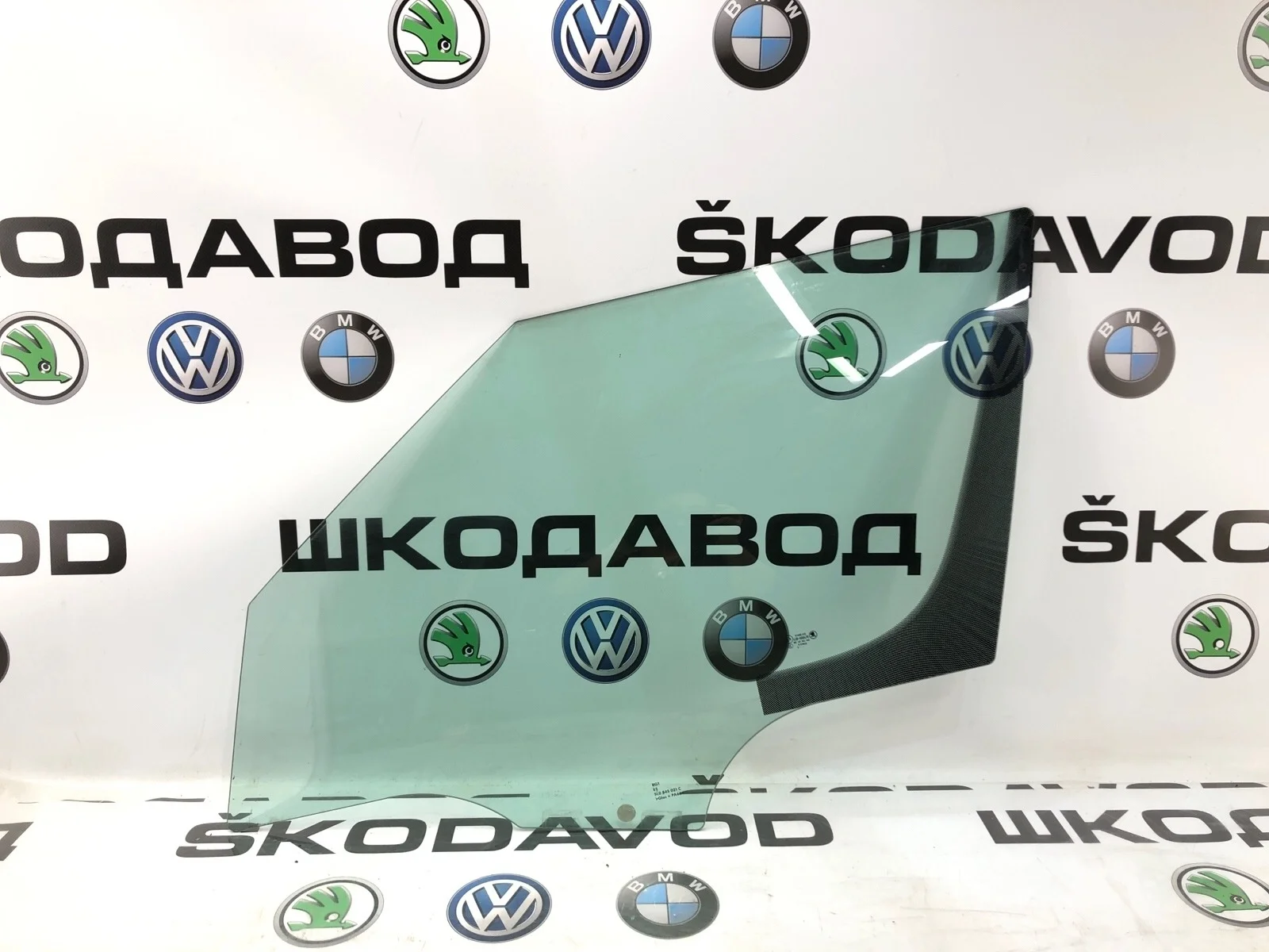Стекло двери Skoda Yeti 2009 5L0845021C 5L 2.0 CBDB, переднее левое