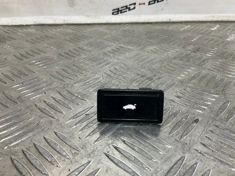 Кнопка открывания багажника Audi A6 Allroad 2008 3D0959831C C6 3.2