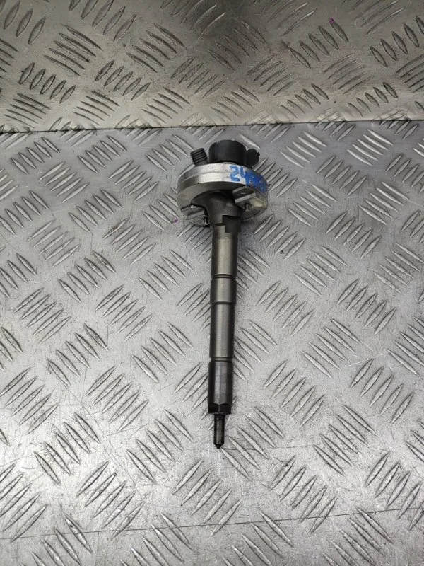 Форсунка топливная Nissan Cabstar 2011 16600MA70A F24M ZD30