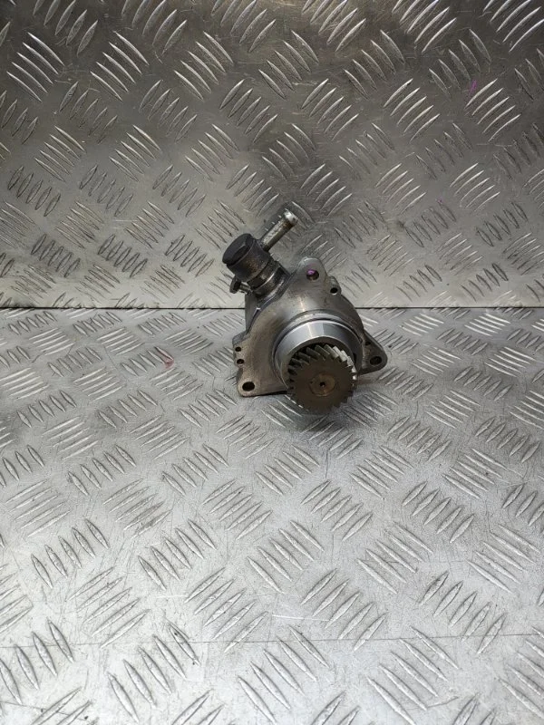 Вакуумный насос Nissan Cabstar 2011 14650MA70A F24M ZD30