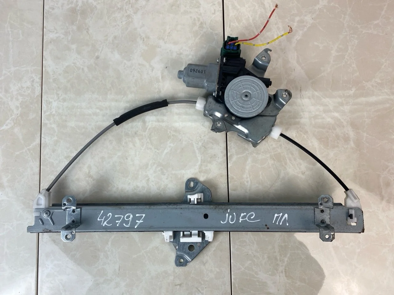Стеклоподъемник Nissan Juke 2011-2020 807211KA0A, передний левый