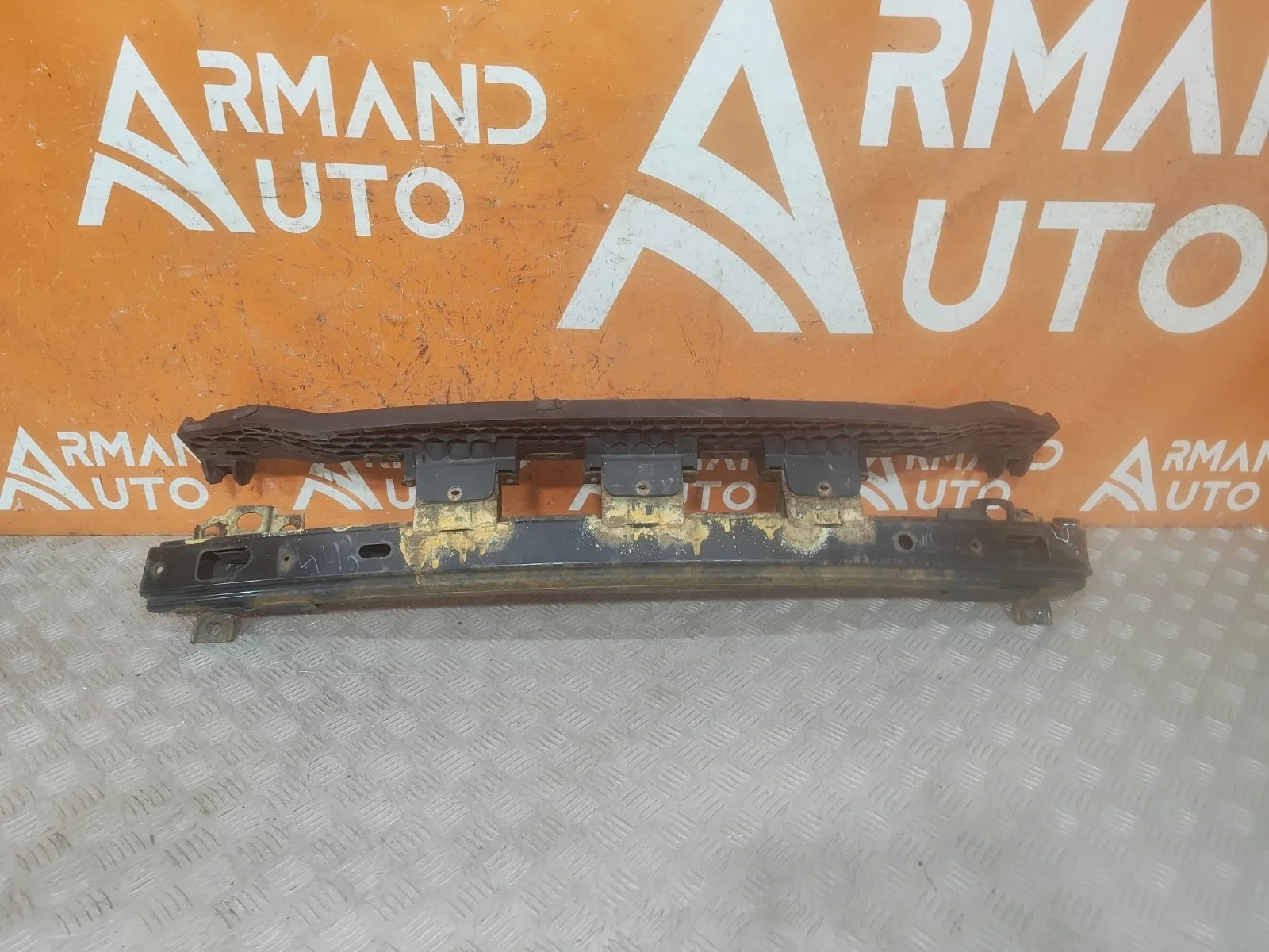 Усилитель бампера Kia Sorento 2009-2012 XM