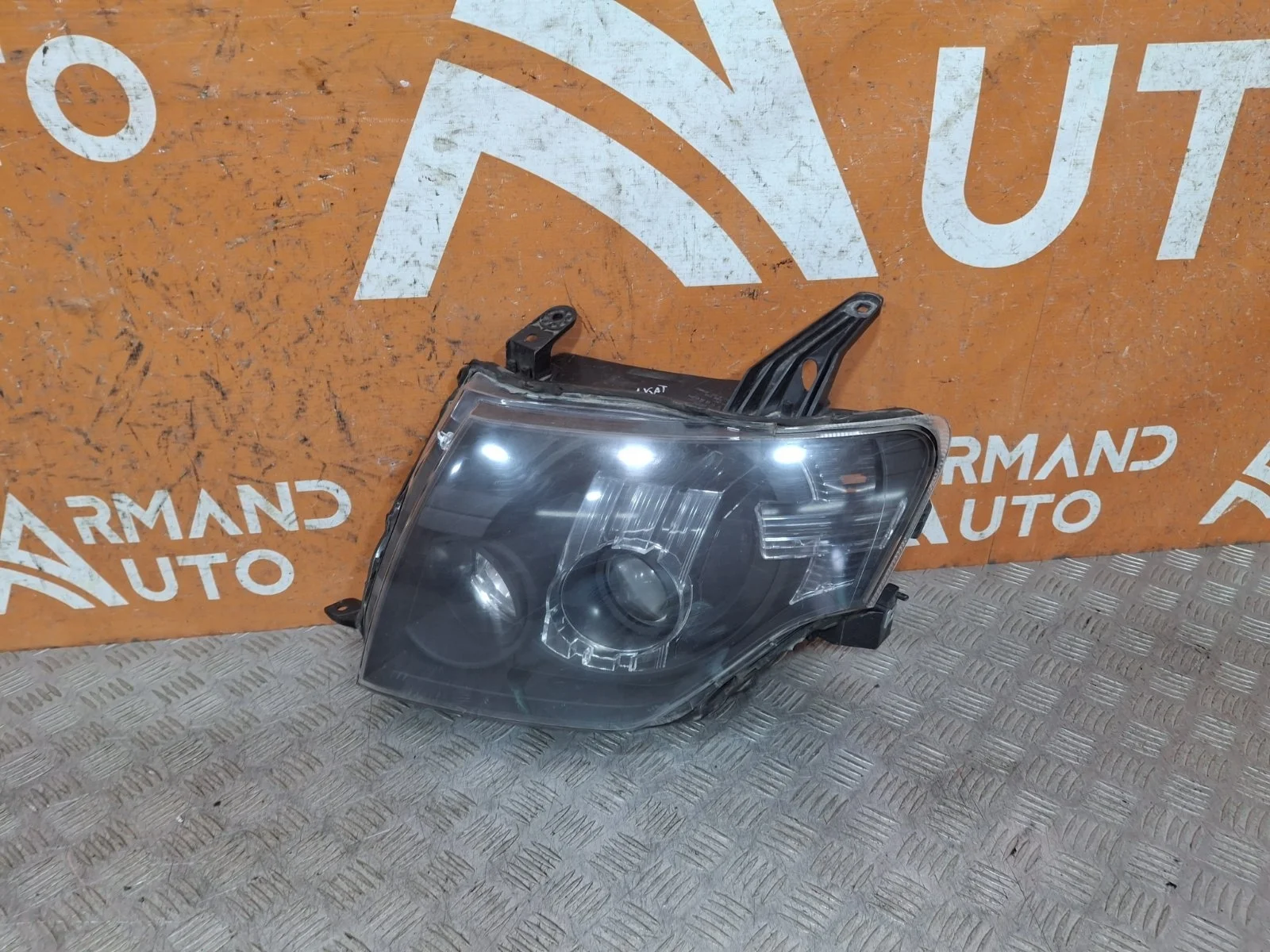 Фара Mitsubishi Pajero 2014-нв