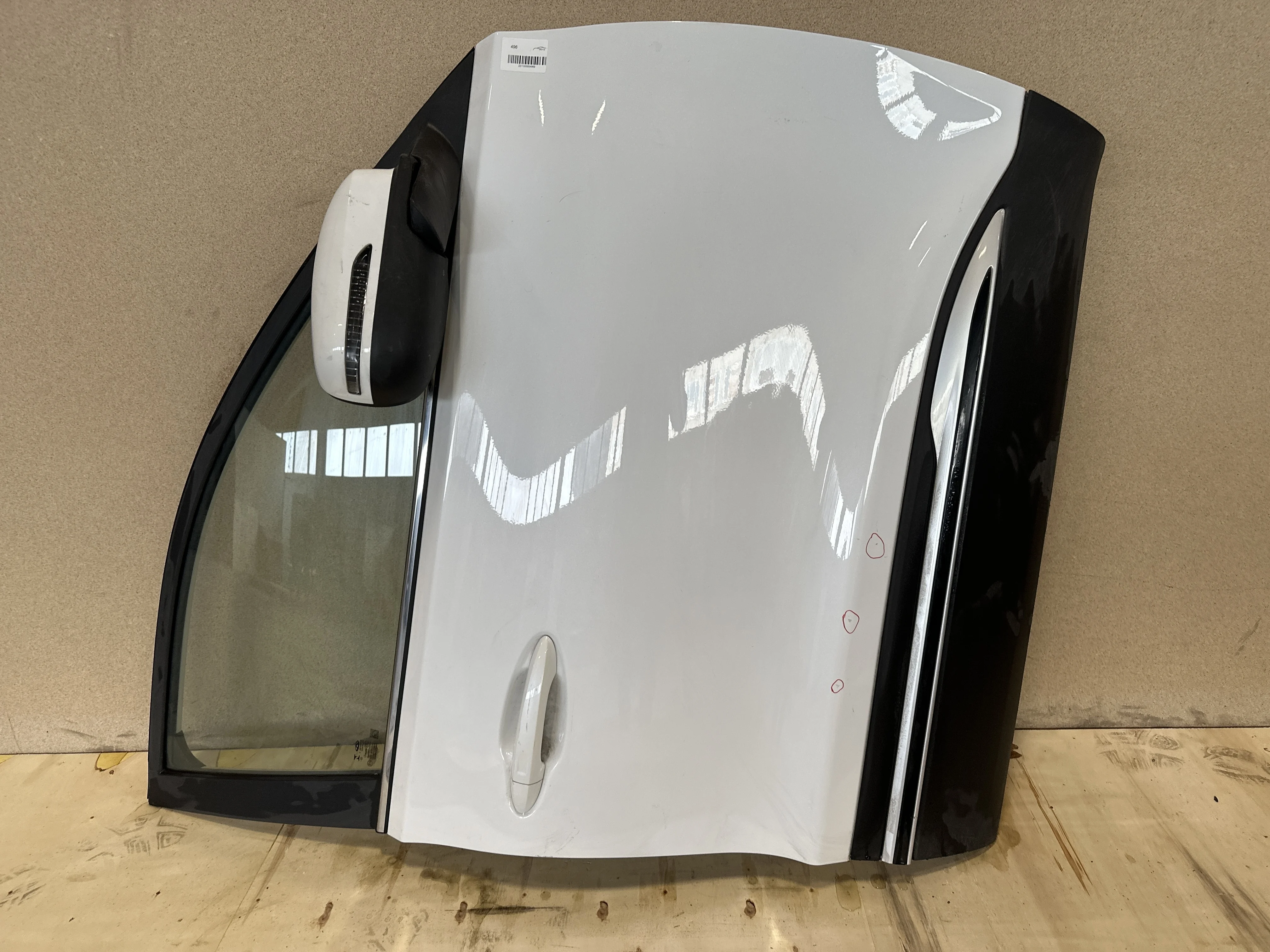 Дверь передняя правая T19  496 Chery Tiggo 4  (Дверь передняя правая в сборе со всем навесным.Накладка, обшивка, стекло, зеркало з/в правое, ручка двери, стеклоподъемник, проводка, замок)  j686101020DY