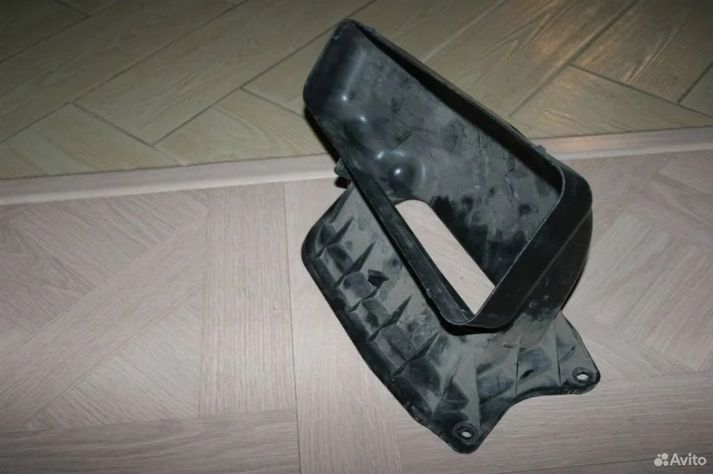 Воздухозаборник (наружный) Audi A8 D4 (2010—2014) CGWA 3.0