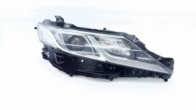 Фара Toyota Camry 2019 70