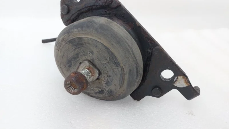 Опора двигателя Toyota Land Cruiser 2012 200