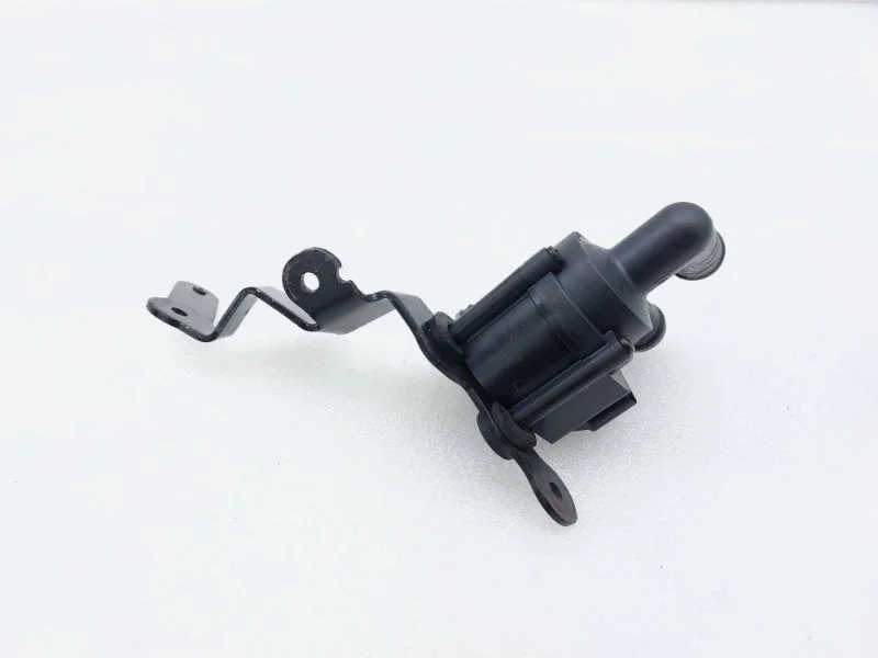 Насос водяной (помпа) электрический Volkswagen Transporter Caravelle 2014 T5