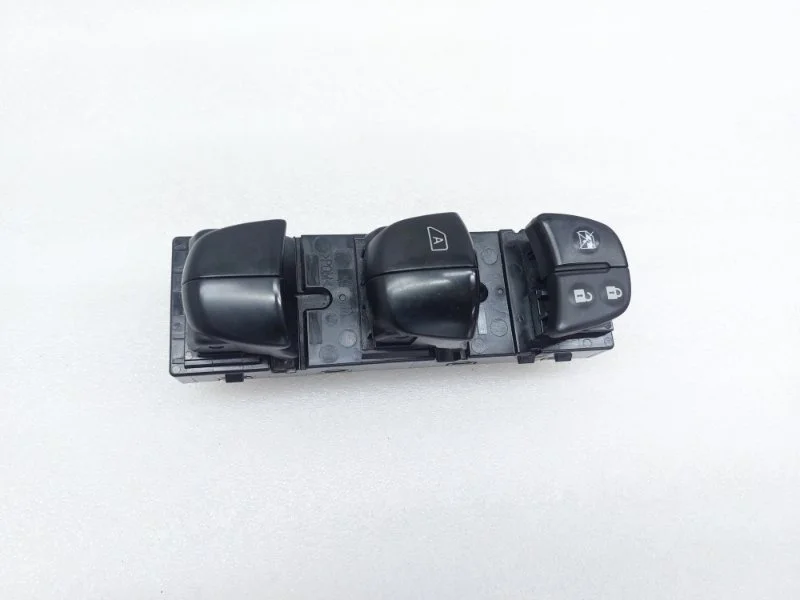 Блок управления стеклоподъемниками Nissan Qashqai 2014 J11