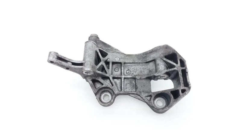 Кронштейн генератора Volkswagen Touareg 2021 CR7