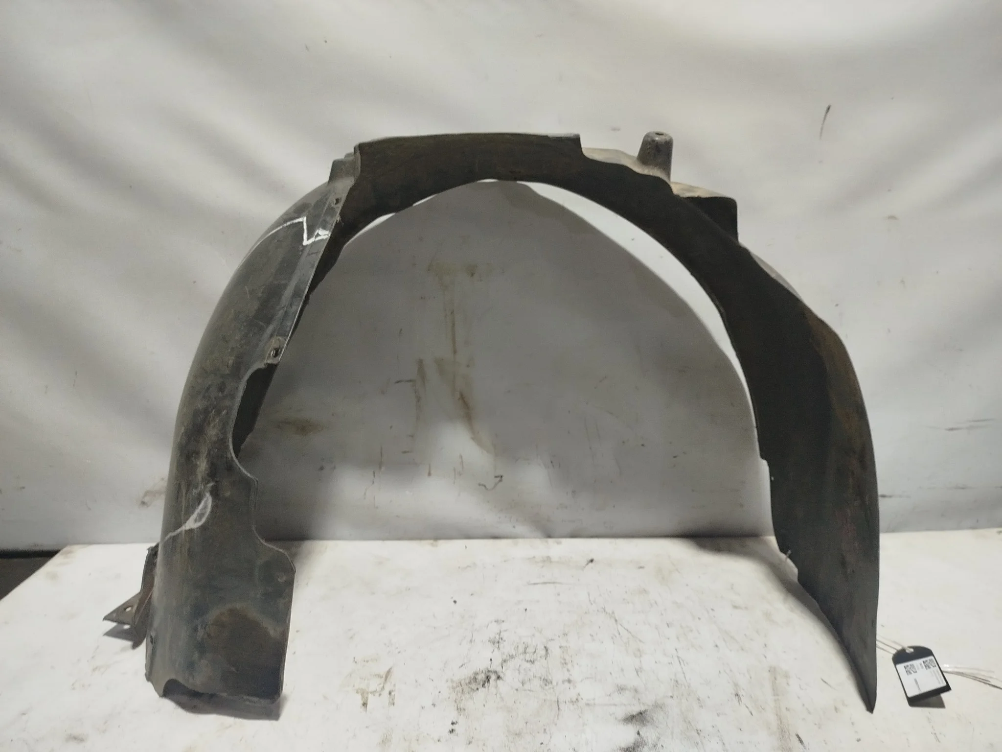 ПОДКРЫЛОК AUDI A4 S4 8E2 8E5 B6 ПЕРЕДНИЙ ПРАВЫЙ 8E0821172C