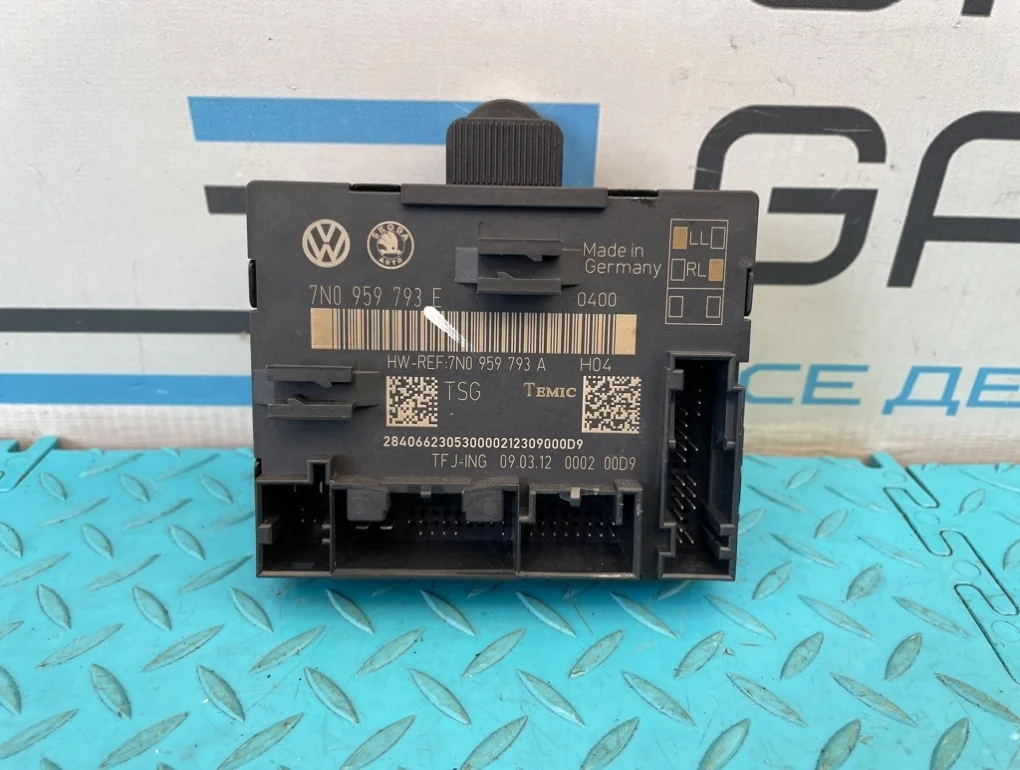 Блок двери Volkswagen Sharan 2012 7N0959793E 7N1 CAVA 1.4, передний правый