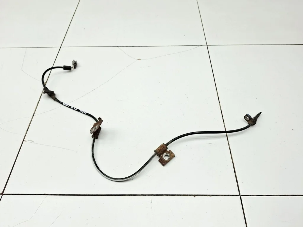 Датчик abs передний правый Subaru Outback (B13/BP)