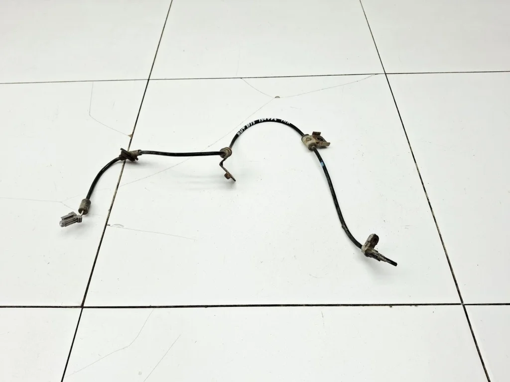 Датчик abs передний правый Subaru Outback (B13/BP)