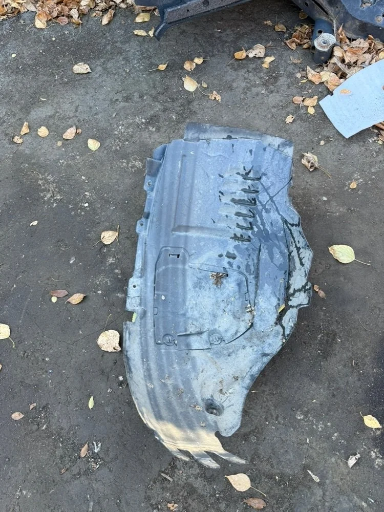 Подкрылок Mercedes C-Class 2014 A2056903401 W205 274.910, передний правый