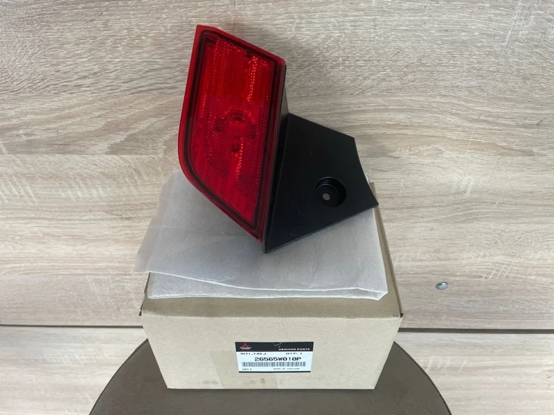 ФОНАРЬ В БАМПЕР Mitsubishi Pajero Sport 3 2015 2016 2017 2018 2019 2020 2021 8337A135 KS, задний левый