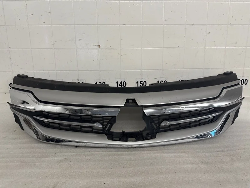 Решетка радиатора Mitsubishi Pajero Sport 3 2016 2017 2018 2019 2020 2021 7450A960