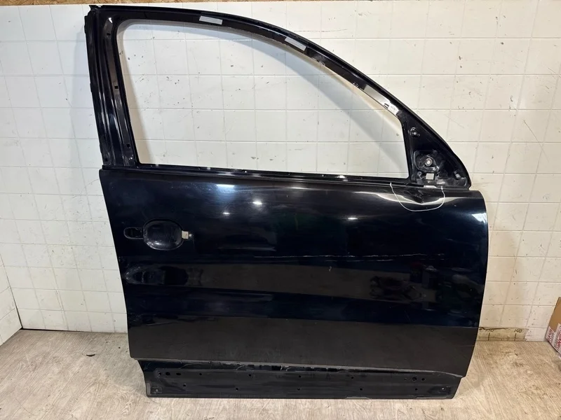 ДВЕРЬ Volkswagen Tiguan 2007 2008 2009 2010 2011 2012 2013 2014 2015 2016 5N0831312C, передняя правая