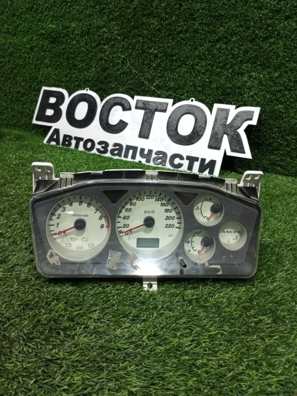 Панель приборов Mitsubishi Lancer 2001-2006 MR572711 CS