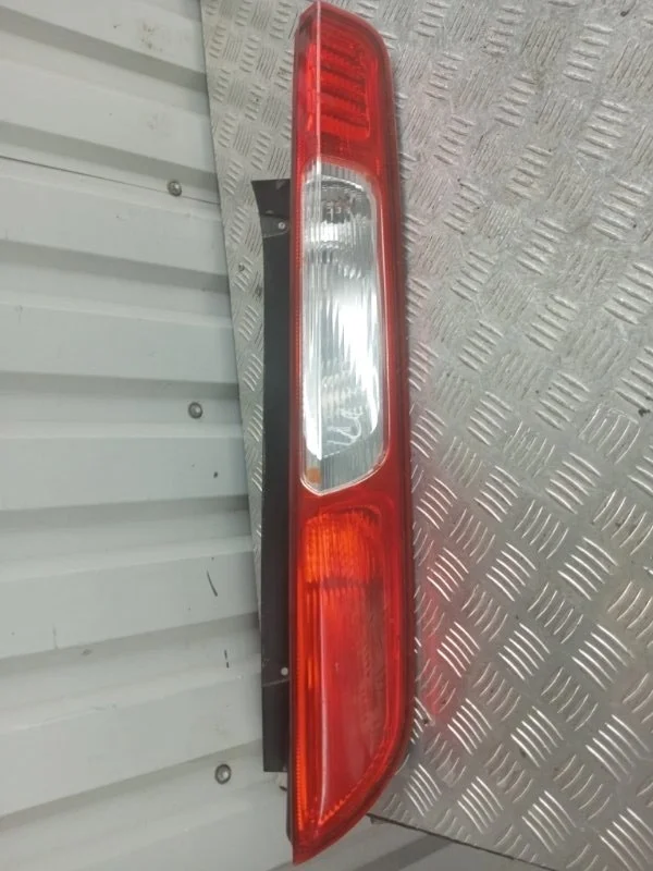 Стоп-сигнал Ford Focus 2004-2011 1420450 CB4, задний правый