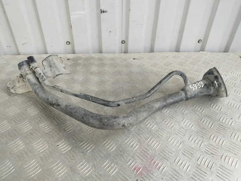 Горловина топливного бака Nissan Almera 2002-2006 1722195F0A N16 QG16DE