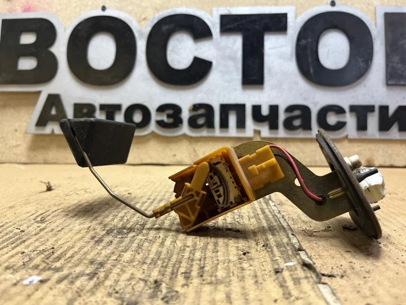 Датчик уровня топлива Mitsubishi Lancer 2000-2010 MR503462 CS3W 4G18