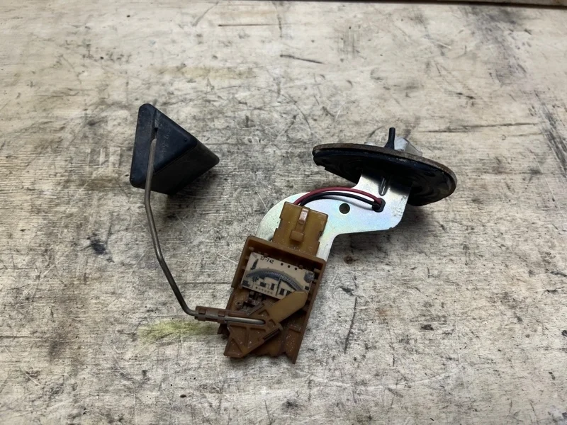 Датчик уровня топлива Mitsubishi Lancer 2000-2010 MR503462 CS3W 4G18