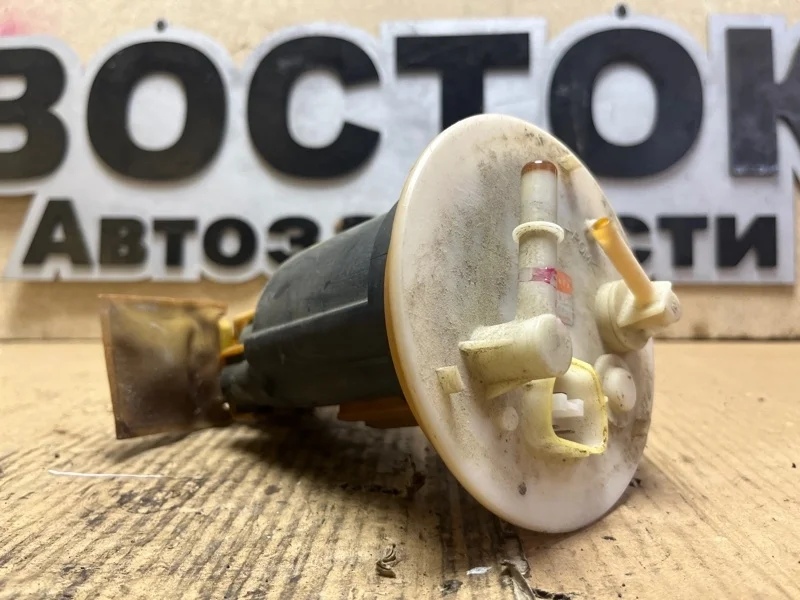 Топливный насос Mitsubishi Lancer 2000-2010 MR497413 CS3W 4G18