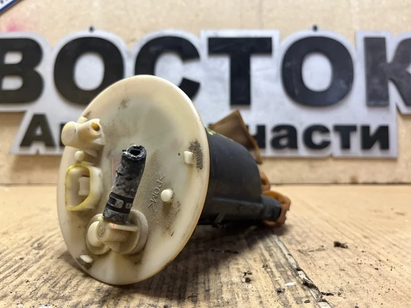 Топливный насос Mitsubishi Lancer 2000-2010 MR497413 CS3W 4G18