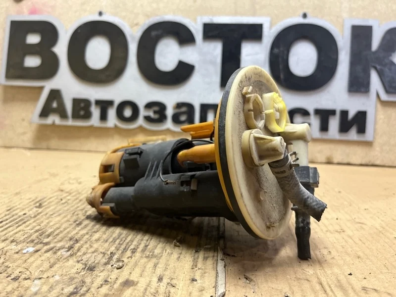 Топливный насос Mitsubishi Lancer 2000-2010 MR497413 CS3W 4G18