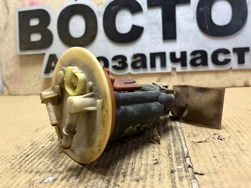 Топливный насос Mitsubishi Lancer 2000-2010 MR497413 CS3W 4G18