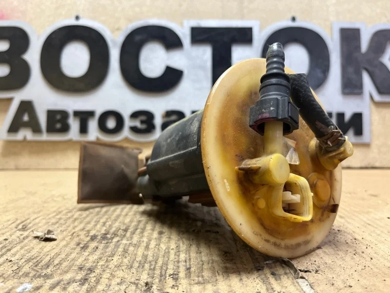 Топливный насос Mitsubishi Lancer 2000-2010 MR497413 CS3W 4G18