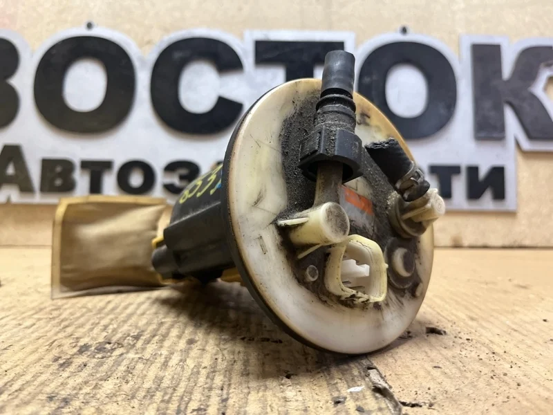 Топливный насос Mitsubishi Lancer 2000-2010 MR497413 CS3W 4G18